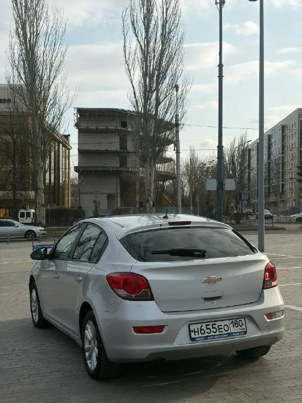 Chevrolet cruze год выпуска: 2012 двигатель:1.8л. (141л. С) коробка автомат пробег 159 000 комплектация: 4 эл. Стеклоподъемника, abs, кондиционер корректор фар, мультируль, обогрев зеркал и заднего стекла, подогрев сидений, электропривод зеркал автомобиль в хорошем внешнем и техническом состоянии. Каких-лиюо вложений не требует. Двигатель без нареканий, работает ровно, масло не расходует, едет бодро. Была произведена замена комплекта грм с фазорегуляторами. Акпп также в хорошем состоянии, передачи переключает четко, без затупов и рывков. Ходовая часть автомобиля обслужена, посторонние звуки отсутствуют. Все работает без нареканий. Являюсь собственником транспортного средства. Осмотр: г. Донецк цена: 790 000, торг телефон: +7 (949) 429-59-49
📞 Звоните: +7(949)4295949 - фотография - 4