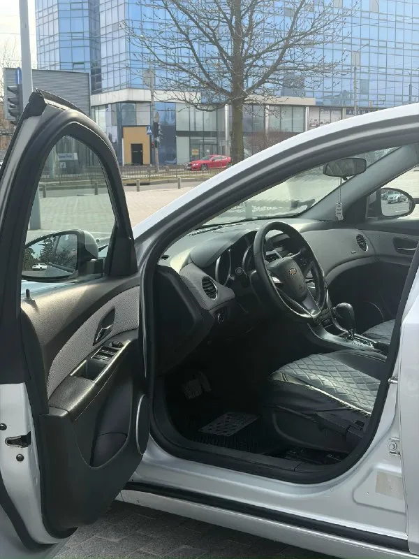 Chevrolet cruze год выпуска: 2012 двигатель:1.8л. (141л. С) коробка автомат пробег 159 000 комплектация: 4 эл. Стеклоподъемника, abs, кондиционер корректор фар, мультируль, обогрев зеркал и заднего стекла, подогрев сидений, электропривод зеркал автомобиль в хорошем внешнем и техническом состоянии. Каких-лиюо вложений не требует. Двигатель без нареканий, работает ровно, масло не расходует, едет бодро. Была произведена замена комплекта грм с фазорегуляторами. Акпп также в хорошем состоянии, передачи переключает четко, без затупов и рывков. Ходовая часть автомобиля обслужена, посторонние звуки отсутствуют. Все работает без нареканий. Являюсь собственником транспортного средства. Осмотр: г. Донецк цена: 790 000, торг телефон: +7 (949) 429-59-49
📞 Звоните: +7(949)4295949 - фотография - 6