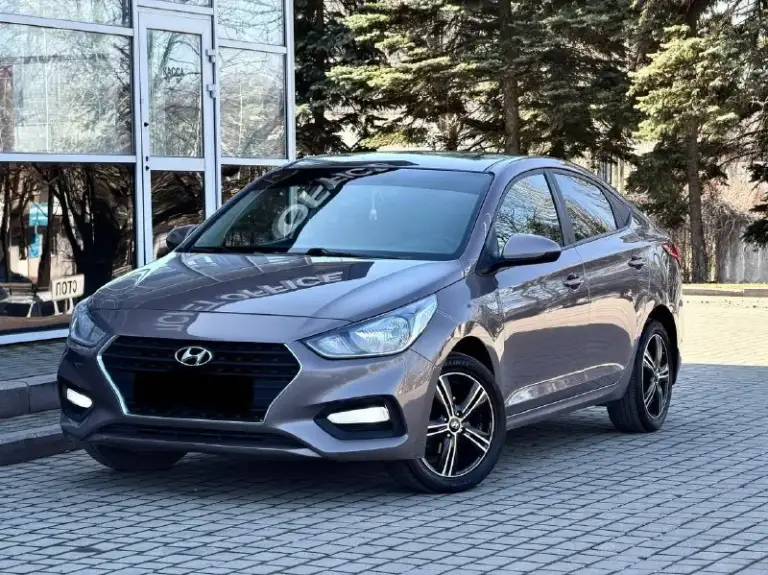Hyundai solaris 2
Двигатель - 1.6 бензин
Кпп - автомат
Пробег - 132.000км
Год выпуска - 2017
Цена - 1.195.000₽
Тел. - +79493902663
Либо: +7 (949) 679-98-14
В продаже отличная повседневная, не убиваемая машина. В шикарном цвете ( в жизни смотрится великолепно ) с простым 1.6 двигателем и автоматической 6ти ступенчатой коробкой передач. Техническая часть вся обслужена и не требует ни каких вложений. Автомобиль не участвовал в дтп, все детали родные. Комплектация: мультируль; эл. Зеркала с подогревом; android магнитола со всеми современными плюшками; камера заднего вида; кондиционер; титановые диски с зимней резиной; датчик шин; антибукс; антизанос; 4эл. Стеклоподъемника с доводчиками; 2 пары ключей; полный бортовой компьютер; подогревы сидений и руля. . Кто ищет свежий, не дорогой в обслуживании и симпатичный автомобиль - добро пожаловать. ( свзяь не всегда хорошая, на этих же номерах есть telegram, max )
📲 Tg: @vladimir_23_23_23
📞 Звоните: +7(949)3902663 - фотография - 2