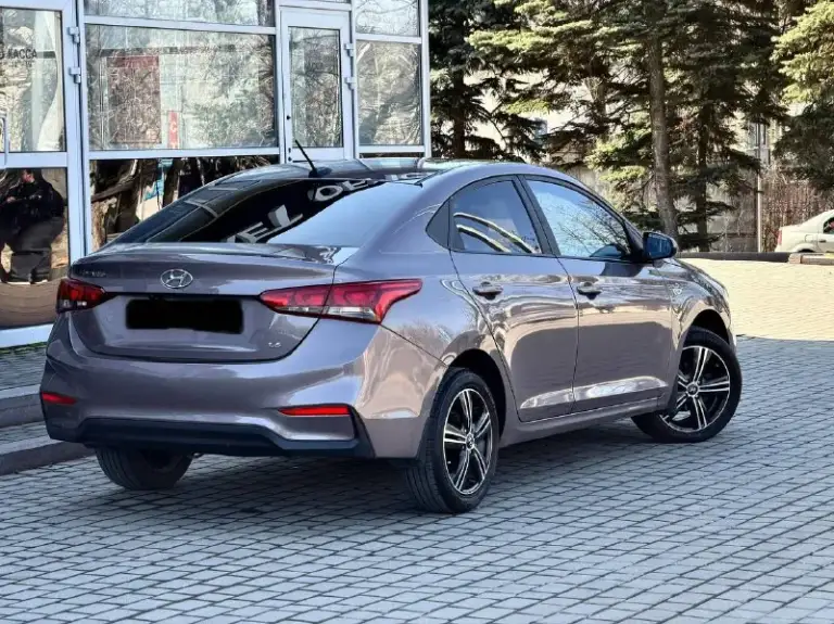 Hyundai solaris 2
Двигатель - 1.6 бензин
Кпп - автомат
Пробег - 132.000км
Год выпуска - 2017
Цена - 1.195.000₽
Тел. - +79493902663
Либо: +7 (949) 679-98-14
В продаже отличная повседневная, не убиваемая машина. В шикарном цвете ( в жизни смотрится великолепно ) с простым 1.6 двигателем и автоматической 6ти ступенчатой коробкой передач. Техническая часть вся обслужена и не требует ни каких вложений. Автомобиль не участвовал в дтп, все детали родные. Комплектация: мультируль; эл. Зеркала с подогревом; android магнитола со всеми современными плюшками; камера заднего вида; кондиционер; титановые диски с зимней резиной; датчик шин; антибукс; антизанос; 4эл. Стеклоподъемника с доводчиками; 2 пары ключей; полный бортовой компьютер; подогревы сидений и руля. . Кто ищет свежий, не дорогой в обслуживании и симпатичный автомобиль - добро пожаловать. ( свзяь не всегда хорошая, на этих же номерах есть telegram, max )
📲 Tg: @vladimir_23_23_23
📞 Звоните: +7(949)3902663 - фотография - 3