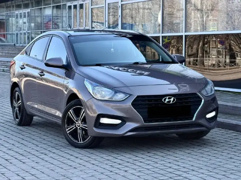 Hyundai solaris 2
Двигатель - 1.6 бензин
Кпп - автомат
Пробег - 132.000км
Год выпуска - 2017
Цена - 1.195.000₽
Тел. - +79493902663
Либо: +7 (949) 679-98-14
В продаже отличная повседневная, не убиваемая машина. В шикарном цвете ( в жизни смотрится великолепно ) с простым 1.6 двигателем и автоматической 6ти ступенчатой коробкой передач. Техническая часть вся обслужена и не требует ни каких вложений. Автомобиль не участвовал в дтп, все детали родные. Комплектация: мультируль; эл. Зеркала с подогревом; android магнитола со всеми современными плюшками; камера заднего вида; кондиционер; титановые диски с зимней резиной; датчик шин; антибукс; антизанос; 4эл. Стеклоподъемника с доводчиками; 2 пары ключей; полный бортовой компьютер; подогревы сидений и руля. . Кто ищет свежий, не дорогой в обслуживании и симпатичный автомобиль - добро пожаловать. ( свзяь не всегда хорошая, на этих же номерах есть telegram, max )
📲 Tg: @vladimir_23_23_23
📞 Звоните: +7(949)3902663 - фотография - 4