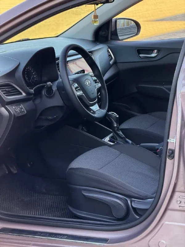 Hyundai solaris 2
Двигатель - 1.6 бензин
Кпп - автомат
Пробег - 132.000км
Год выпуска - 2017
Цена - 1.195.000₽
Тел. - +79493902663
Либо: +7 (949) 679-98-14
В продаже отличная повседневная, не убиваемая машина. В шикарном цвете ( в жизни смотрится великолепно ) с простым 1.6 двигателем и автоматической 6ти ступенчатой коробкой передач. Техническая часть вся обслужена и не требует ни каких вложений. Автомобиль не участвовал в дтп, все детали родные. Комплектация: мультируль; эл. Зеркала с подогревом; android магнитола со всеми современными плюшками; камера заднего вида; кондиционер; титановые диски с зимней резиной; датчик шин; антибукс; антизанос; 4эл. Стеклоподъемника с доводчиками; 2 пары ключей; полный бортовой компьютер; подогревы сидений и руля. . Кто ищет свежий, не дорогой в обслуживании и симпатичный автомобиль - добро пожаловать. ( свзяь не всегда хорошая, на этих же номерах есть telegram, max )
📲 Tg: @vladimir_23_23_23
📞 Звоните: +7(949)3902663 - фотография - 5