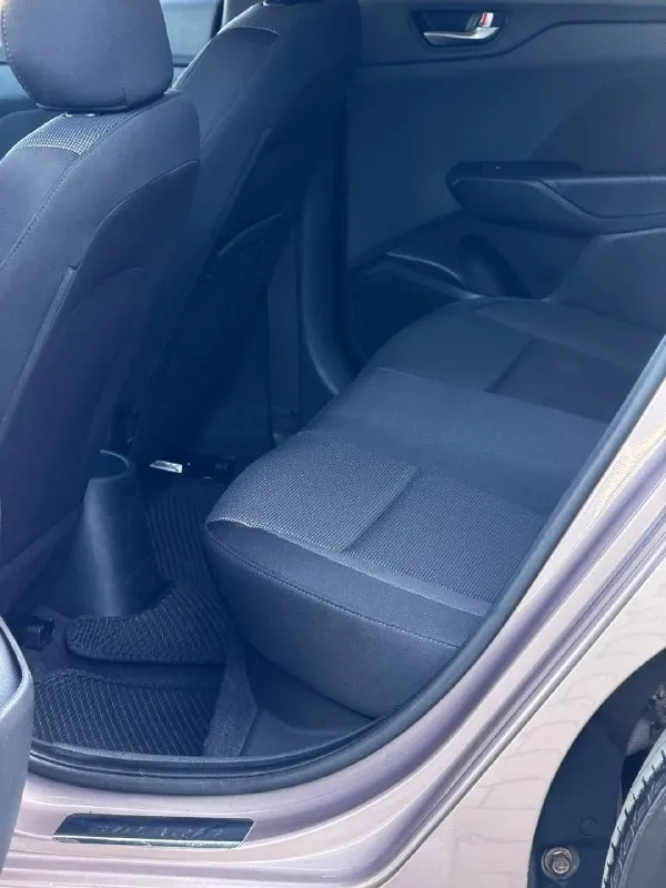 Hyundai solaris 2
Двигатель - 1.6 бензин
Кпп - автомат
Пробег - 132.000км
Год выпуска - 2017
Цена - 1.195.000₽
Тел. - +79493902663
Либо: +7 (949) 679-98-14
В продаже отличная повседневная, не убиваемая машина. В шикарном цвете ( в жизни смотрится великолепно ) с простым 1.6 двигателем и автоматической 6ти ступенчатой коробкой передач. Техническая часть вся обслужена и не требует ни каких вложений. Автомобиль не участвовал в дтп, все детали родные. Комплектация: мультируль; эл. Зеркала с подогревом; android магнитола со всеми современными плюшками; камера заднего вида; кондиционер; титановые диски с зимней резиной; датчик шин; антибукс; антизанос; 4эл. Стеклоподъемника с доводчиками; 2 пары ключей; полный бортовой компьютер; подогревы сидений и руля. . Кто ищет свежий, не дорогой в обслуживании и симпатичный автомобиль - добро пожаловать. ( свзяь не всегда хорошая, на этих же номерах есть telegram, max )
📲 Tg: @vladimir_23_23_23
📞 Звоните: +7(949)3902663 - фотография - 6