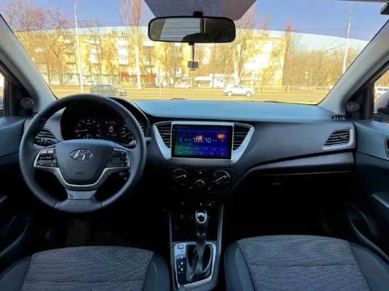 Hyundai solaris 2
Двигатель - 1.6 бензин
Кпп - автомат
Пробег - 132.000км
Год выпуска - 2017
Цена - 1.195.000₽
Тел. - +79493902663
Либо: +7 (949) 679-98-14
В продаже отличная повседневная, не убиваемая машина. В шикарном цвете ( в жизни смотрится великолепно ) с простым 1.6 двигателем и автоматической 6ти ступенчатой коробкой передач. Техническая часть вся обслужена и не требует ни каких вложений. Автомобиль не участвовал в дтп, все детали родные. Комплектация: мультируль; эл. Зеркала с подогревом; android магнитола со всеми современными плюшками; камера заднего вида; кондиционер; титановые диски с зимней резиной; датчик шин; антибукс; антизанос; 4эл. Стеклоподъемника с доводчиками; 2 пары ключей; полный бортовой компьютер; подогревы сидений и руля. . Кто ищет свежий, не дорогой в обслуживании и симпатичный автомобиль - добро пожаловать. ( свзяь не всегда хорошая, на этих же номерах есть telegram, max )
📲 Tg: @vladimir_23_23_23
📞 Звоните: +7(949)3902663 - фотография - 7