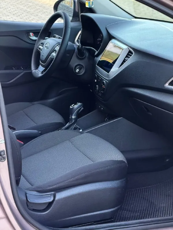 Hyundai solaris 2
Двигатель - 1.6 бензин
Кпп - автомат
Пробег - 132.000км
Год выпуска - 2017
Цена - 1.195.000₽
Тел. - +79493902663
Либо: +7 (949) 679-98-14
В продаже отличная повседневная, не убиваемая машина. В шикарном цвете ( в жизни смотрится великолепно ) с простым 1.6 двигателем и автоматической 6ти ступенчатой коробкой передач. Техническая часть вся обслужена и не требует ни каких вложений. Автомобиль не участвовал в дтп, все детали родные. Комплектация: мультируль; эл. Зеркала с подогревом; android магнитола со всеми современными плюшками; камера заднего вида; кондиционер; титановые диски с зимней резиной; датчик шин; антибукс; антизанос; 4эл. Стеклоподъемника с доводчиками; 2 пары ключей; полный бортовой компьютер; подогревы сидений и руля. . Кто ищет свежий, не дорогой в обслуживании и симпатичный автомобиль - добро пожаловать. ( свзяь не всегда хорошая, на этих же номерах есть telegram, max )
📲 Tg: @vladimir_23_23_23
📞 Звоните: +7(949)3902663 - фотография - 9