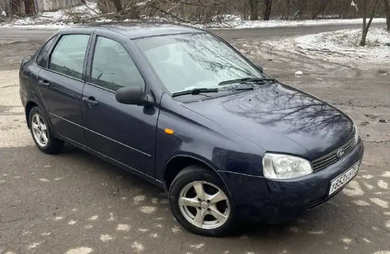 Продам ладу калину в хорошем состоянии, 2007 год,147.000 пробег, цена 300 000 рублей, не гнилая, двигатель на отлично, коробка отлично. Комплектация: электроусилитель руля, центральный замок,2 стеклоподъемника, имеется музыка. Переобута на зимнюю резину. Есть летняя резина, газовое оборудование. 2 владельца. Макеевка. Торг небольшой у капота. +7 (949) 496-06-34 - фотография - 5