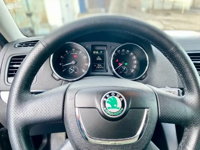 Skoda yeti 2012г. Двигатель 1,2 tsi, коробка dsg7. Куплена в автосалоне в 2013г новой. Пробег 238 тыс. Км. Один владелец, без дтп, все системы работают в штатном режиме. Передний привод, система курсовой устойчивости, антипробуксовочная система, блокировка дифференциала, удержание при троганье в гору, камера заднего вида, парктроники, механический климат «climatic”, современная мультимедиа с хорошим звуком и навигацией. Шустрый автомобиль с просторным салоном. Два комплекта резины, зима на стальных дисках с колпаками. 850 000₽. Т +7949 354 9319
📞 Звоните: +7(949)3549319 - фотография - 6