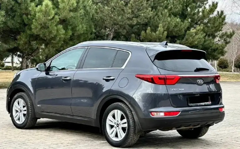 Kia sportage 2018г 4wd
Двигатель 2.0 бензин
Автомобиль в идеальном состоянии не каких вложений не требует абсолютно, авто полностью обслужен!
Родной пробег 138тыс, км
Авто в родном окрасе без дтп,
Все остекления заводское,
Абсолютно чистая история с одним владельцем!

Комплектация пред максимальная!
Start-stop
Бесключевой доступ
Подключаемый полный привод (рабочий)
Комбинированный кожаный салон
Подогрев руля
Подогрев всех сидений
Камера заднего вида и многое другое!

Также прошел тех осмотр, с документами полностью порядок продажа от собственника
Цена 1.835.000₽
Звоните +7949-551-68-75 - фотография - 5