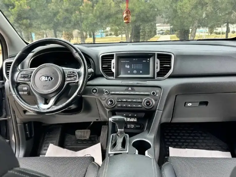 Kia sportage 2018г 4wd
Двигатель 2.0 бензин
Автомобиль в идеальном состоянии не каких вложений не требует абсолютно, авто полностью обслужен!
Родной пробег 138тыс, км
Авто в родном окрасе без дтп,
Все остекления заводское,
Абсолютно чистая история с одним владельцем!

Комплектация пред максимальная!
Start-stop
Бесключевой доступ
Подключаемый полный привод (рабочий)
Комбинированный кожаный салон
Подогрев руля
Подогрев всех сидений
Камера заднего вида и многое другое!

Также прошел тех осмотр, с документами полностью порядок продажа от собственника
Цена 1.835.000₽
Звоните +7949-551-68-75 - фотография - 8
