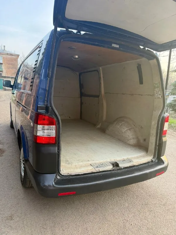 Продам volkswagen t5 1.9 tdi 2006 год
Грузовой фургон в длинной базе (long),
2 Сдвижные двери, кузов изотермический,
Авто в отличном состоянии, двигатель работает идеально, масло не ест, запускается в любой мороз, кузов в хорошем состоянии для своих лет, турбина работает идеально, коробка 5ст переключается легко, ничего не хрустит и не выбивает, не давно меняли сцепление, по электрике все работает, ходовая часть перебрана, топливный фильтр новый, в фарах стоят led линзы,
Пробег автомобиля 284 000км, комплектация: 2эл подъемника, эл зеркала с подогревом, abs, asc, резина лето, остаток нормальный, авто готово к работе, сел и поехал) авто пригнано с германии в 2011 году, с тех пор 2 владельца
Есть видео работы двигателя, скину по запросу!
Осмотр в макеевке ✅ цена 875 000 руб ✅ звоните: +79495570537 феникс
Либо +79920409993 теле2
📞 🇷🇺 Звоните: +79495570537 - фотография - 8