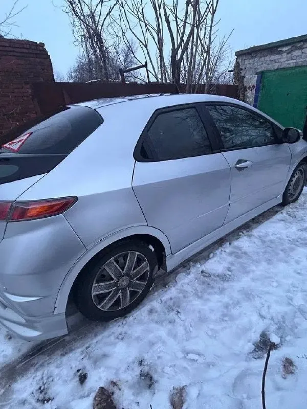 🟢🟢🟢 Срочная продажа 🟢🟢🟢
🚗 Honda civic 5d 2007 года, рестайлинг от завода.
Надежный и экономичный хэтчбек с пробегом 240 тыс. Км. Авто находится в хорошем техническом состоянии. Двигатель 1.799 л.

🚗Хорошая комплектация:климат и круиз -контроли, подогрев сидений, датчики света и дождя. Все системы работают исправно.

🚗По кузову состояние нормальное, соответствует возрасту, есть небольшие дефекты (вышлю в лс). По ходовой части все ровно. Машина полностью на ходу и прослужит еще очень долго.

🚗В салоне не курили, все расходники менялись во время, каждые 5000 км

💳 Цена 800 тыс. Руб
Донецк +79495049597 анна - фотография - 4