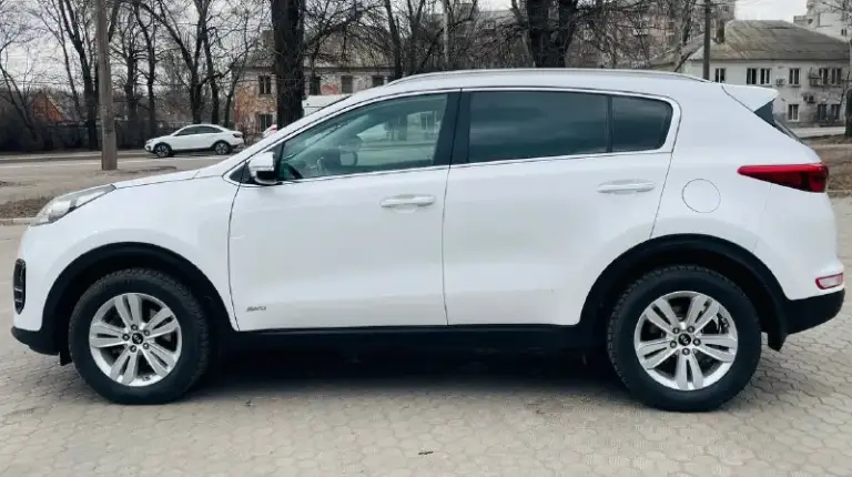 К вашему вниманию крассовер супер
Официальный дилерский автомобиль
Красивый удобный комфортабельный
Таких авто действительно единицы
Kia sportege 4
Поколение рейсталинг
Эксплуатация с 2017 года
Двигатель 2.0 бензин атмо
Коробка автоматическая
В оригинале в родном окрасе без дтп !!!
Стекла все родные включая лобовое редко !!!
В ближайшем времени не требует вложений !!!
Комфорт плюс комплектация,
Ухоженный салон достойный,
Датчики света, и дождя,
Подогревы всех сидений,
Подогрев зеркал и стекл,
Полный электропакет,
Большая мультимедиа,
Блютус громкая связь,
Камера заднего супер
Новые зимнее шины,
Два пульта два ключа,
Сервисные книжки,
Полное то масла фильтра,
И многое другое !

С документами полный порядок,
Могу присутствовать в мрэо
Для полного переоформления
Одна собственница бережная эксплуатация !
Приезжайте на осмотр останетесь довольны
Цена 1755:000 тыс рублей ! Достойный !
Очень срочно цена снижена на пару дней !
Звоните номер
+79493969855 📲 - фотография - 5