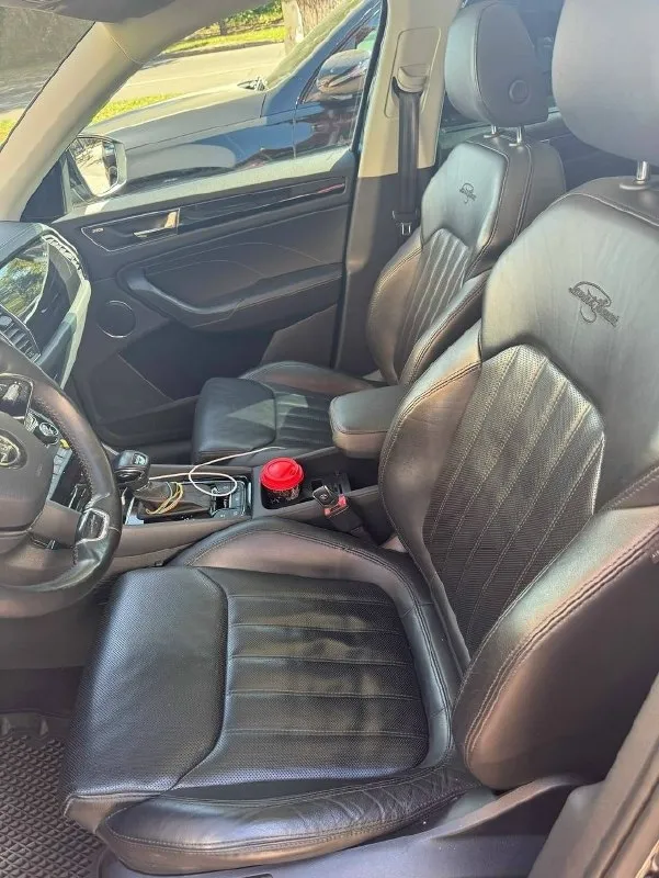 Продам срочно skoda kodiaq. В самой максимальной комплектации laurin & klement. Есть все. Skoda kodiaq, 2.0 амт, 180 л. С. 2022, оригинальный пробег 172.000км. По салону ничего не затерто, все в отличном состоянии! Официальный авто, в самой топовой комплектации. Покупался в салоне в 2022 году. Не бита, не крашена. Авто в идеальном состоянии как по салону, так и по кузову. Первый владелец. Переоформление любое. Мотор работает ровно, не троит, (пробег 70% трасса) морда в пленке. Коробка без рывков и пинков. Вложений абсолютно никаких не требует. Любые проверки на ваших сто, за ваш счет. Осмотр донецк-ростов. Цена: 3.300.000, торг. Заинтересованных прошу обращаться по телефону +79494999366 тг @ragib_001
📞 Звоните: +7(949)4999366 - фотография - 8