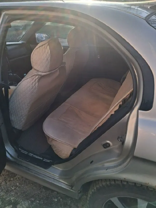 Hyundai соната 2005.год объем двигателя 2.7 автомат. Полная комплектации. Резина зимняя. Електро привод сиденье климат контроль. Музыка. С документами все отлично. Прошол техосмотр. Авто находится в горловке цена 470 руб небольшой торг. +79493757230.
📞 Звоните: +7(949)3757230 - фотография - 9