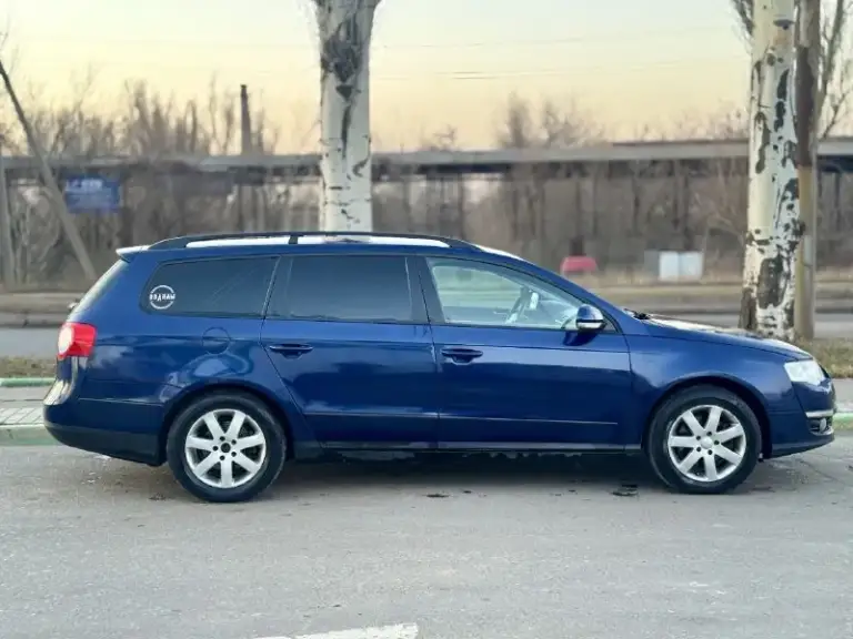 💶 Цена: 520
📮 Город: донецк
🚘 Марка / модель: volkswagen passat b6
📅 Год выпуска: 2006
📊 Пробег: 340
⛽ Двигатель (тип, объем, мощность): 1.6
✅ Vin код: wvwzzz3cz7e083643
🔧 Тип кпп: мкпп
👨‍⚖ Владельцев в птс: 1
⏳ Срок владения: 1
📝 Описание: продам пассат б6 универсал 2006 года
Мотор 1.6 самый простой без турбины, работает хорошо, не троит масло не ест. Заводится с пол оборота.
Кпп механика, кондер работают, раздельный климат, печка дует, стеклоподъемники, электро ручник работает, подогрев сидений рабочий. Круиз работает
Стоит газ евро 4, подвеска на 4,
Из последнего поменяно:
Шаровые.
Рулевые тяги.
Рулевые наконечники.
Тормозная жидкость.
По кузову не гнилая!
Из минусов треснуто лобовое. Немного секут штаны
И стоит на временном учете на 5 лет, переоформить можно через 4 года либо же ездить так. Отличный рабочий вариант с надежным и простым двигателем.
Цена 520 торг присутствует
☎ Контактный телефон: +79493559607 - фотография - 3