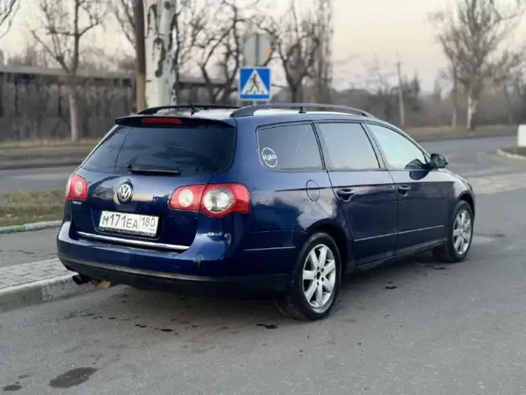 💶 Цена: 520
📮 Город: донецк
🚘 Марка / модель: volkswagen passat b6
📅 Год выпуска: 2006
📊 Пробег: 340
⛽ Двигатель (тип, объем, мощность): 1.6
✅ Vin код: wvwzzz3cz7e083643
🔧 Тип кпп: мкпп
👨‍⚖ Владельцев в птс: 1
⏳ Срок владения: 1
📝 Описание: продам пассат б6 универсал 2006 года
Мотор 1.6 самый простой без турбины, работает хорошо, не троит масло не ест. Заводится с пол оборота.
Кпп механика, кондер работают, раздельный климат, печка дует, стеклоподъемники, электро ручник работает, подогрев сидений рабочий. Круиз работает
Стоит газ евро 4, подвеска на 4,
Из последнего поменяно:
Шаровые.
Рулевые тяги.
Рулевые наконечники.
Тормозная жидкость.
По кузову не гнилая!
Из минусов треснуто лобовое. Немного секут штаны
И стоит на временном учете на 5 лет, переоформить можно через 4 года либо же ездить так. Отличный рабочий вариант с надежным и простым двигателем.
Цена 520 торг присутствует
☎ Контактный телефон: +79493559607 - фотография - 4