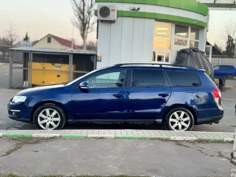 💶 Цена: 520
📮 Город: донецк
🚘 Марка / модель: volkswagen passat b6
📅 Год выпуска: 2006
📊 Пробег: 340
⛽ Двигатель (тип, объем, мощность): 1.6
✅ Vin код: wvwzzz3cz7e083643
🔧 Тип кпп: мкпп
👨‍⚖ Владельцев в птс: 1
⏳ Срок владения: 1
📝 Описание: продам пассат б6 универсал 2006 года
Мотор 1.6 самый простой без турбины, работает хорошо, не троит масло не ест. Заводится с пол оборота.
Кпп механика, кондер работают, раздельный климат, печка дует, стеклоподъемники, электро ручник работает, подогрев сидений рабочий. Круиз работает
Стоит газ евро 4, подвеска на 4,
Из последнего поменяно:
Шаровые.
Рулевые тяги.
Рулевые наконечники.
Тормозная жидкость.
По кузову не гнилая!
Из минусов треснуто лобовое. Немного секут штаны
И стоит на временном учете на 5 лет, переоформить можно через 4 года либо же ездить так. Отличный рабочий вариант с надежным и простым двигателем.
Цена 520 торг присутствует
☎ Контактный телефон: +79493559607 - фотография - 5