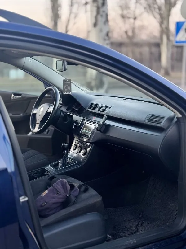 💶 Цена: 520
📮 Город: донецк
🚘 Марка / модель: volkswagen passat b6
📅 Год выпуска: 2006
📊 Пробег: 340
⛽ Двигатель (тип, объем, мощность): 1.6
✅ Vin код: wvwzzz3cz7e083643
🔧 Тип кпп: мкпп
👨‍⚖ Владельцев в птс: 1
⏳ Срок владения: 1
📝 Описание: продам пассат б6 универсал 2006 года
Мотор 1.6 самый простой без турбины, работает хорошо, не троит масло не ест. Заводится с пол оборота.
Кпп механика, кондер работают, раздельный климат, печка дует, стеклоподъемники, электро ручник работает, подогрев сидений рабочий. Круиз работает
Стоит газ евро 4, подвеска на 4,
Из последнего поменяно:
Шаровые.
Рулевые тяги.
Рулевые наконечники.
Тормозная жидкость.
По кузову не гнилая!
Из минусов треснуто лобовое. Немного секут штаны
И стоит на временном учете на 5 лет, переоформить можно через 4 года либо же ездить так. Отличный рабочий вариант с надежным и простым двигателем.
Цена 520 торг присутствует
☎ Контактный телефон: +79493559607 - фотография - 8