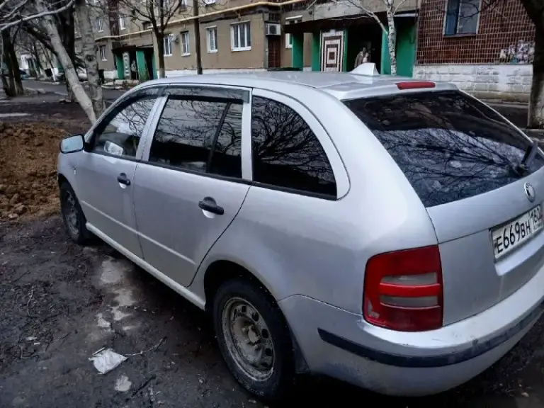 🔺 Skoda fabia
🔺 Автомобиль 2002 года выпуска. Кузов в хорошем состоянии — всё видно на фотографиях, салон опрятный. По технической части все хорошо — заводится хорошо,   автомобиль не дымит, двигатель работает ровно, передачи переключаются плавно, едет мягко — одно удовольствие. Присутствует два небольших недостатка (некритично треснуто лобовое стекло, немного воет гофра на глушителе), но, я думаю, цена ниже рынка сглаживает все недостатки.   Машина полностью обслужена и ждёт своего нового владельца! В подарок два комплекта колес (зима новая, штампы || лето новая, титаны)
❗️Цена просто подарок: 285.000₽, без торга. Осмотр в городе макеевка. За всеми подробностями, дополнительными фото и видео обращаться в лс или по номеру телефона +7(949)9824219
📲 Tg: @eho0t
📞 Звоните: +7(949)9824219 - фотография - 3