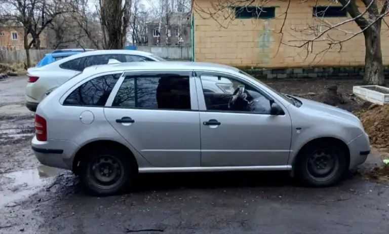 🔺 Skoda fabia
🔺 Автомобиль 2002 года выпуска. Кузов в хорошем состоянии — всё видно на фотографиях, салон опрятный. По технической части все хорошо — заводится хорошо,   автомобиль не дымит, двигатель работает ровно, передачи переключаются плавно, едет мягко — одно удовольствие. Присутствует два небольших недостатка (некритично треснуто лобовое стекло, немного воет гофра на глушителе), но, я думаю, цена ниже рынка сглаживает все недостатки.   Машина полностью обслужена и ждёт своего нового владельца! В подарок два комплекта колес (зима новая, штампы || лето новая, титаны)
❗️Цена просто подарок: 285.000₽, без торга. Осмотр в городе макеевка. За всеми подробностями, дополнительными фото и видео обращаться в лс или по номеру телефона +7(949)9824219
📲 Tg: @eho0t
📞 Звоните: +7(949)9824219 - фотография - 4