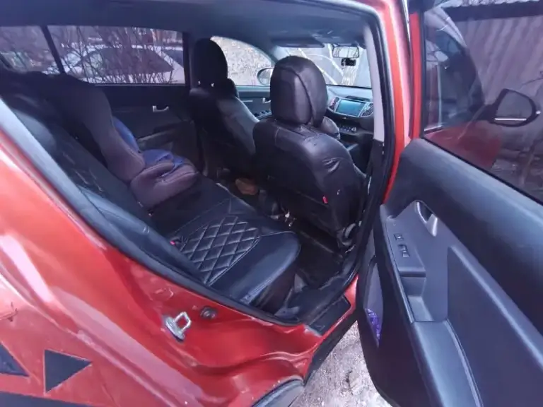 Донецк, продам свой kia sportage 2011 г. В. , во владении больше года, пробег 133000, двс без задиров проверяли, ежедневно на ходу, резина лето в комплекте, по лкп есть моменты поэтому цена 890000, номера в подарок. +79495099999 - фотография - 9