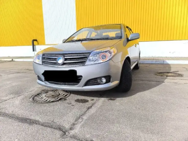 Продам geely mk 2011 года. Автомобиль в хорошем состоянии для своего года, использовался аккуратно, в одной семье, 2 записи в птс.
- Пробег 93000
- Двигатель работает ровно, не дымит, не троит, масло от замены до замены;
- Коробка переключает четко, без вопросов;
- Ходовая без посторонних стуков, сбита, обслужена;
- 2 Комплекта колес ( лето и зима на литых дисках);
- Мультимедиа (андроид)
- Хороший свет ( новые фары, led-лампы везде. Старые фары могу подарить)
- Кузов, пороги, стаканы без гнили.
Любые проверки на сто за ваш счет.

Кузов выглядит достойно, без серьёзных дтп. Присутствуют небольшие возрастные следы эксплуатации. Салон чистый и ухоженный. Машина полностью обслужена, вложений не требует — сел и поехал.

Отличный экономичный вариант для города или как первый автомобиль.
💰Цена 440 000 рублей. Небольшой торг у капота.
Вопросы по телефону +79900078624 - фотография - 1
