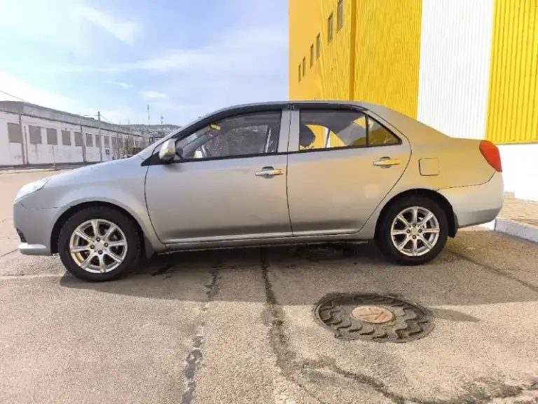 Продам geely mk 2011 года. Автомобиль в хорошем состоянии для своего года, использовался аккуратно, в одной семье, 2 записи в птс.
- Пробег 93000
- Двигатель работает ровно, не дымит, не троит, масло от замены до замены;
- Коробка переключает четко, без вопросов;
- Ходовая без посторонних стуков, сбита, обслужена;
- 2 Комплекта колес ( лето и зима на литых дисках);
- Мультимедиа (андроид)
- Хороший свет ( новые фары, led-лампы везде. Старые фары могу подарить)
- Кузов, пороги, стаканы без гнили.
Любые проверки на сто за ваш счет.

Кузов выглядит достойно, без серьёзных дтп. Присутствуют небольшие возрастные следы эксплуатации. Салон чистый и ухоженный. Машина полностью обслужена, вложений не требует — сел и поехал.

Отличный экономичный вариант для города или как первый автомобиль.
💰Цена 440 000 рублей. Небольшой торг у капота.
Вопросы по телефону +79900078624 - фотография - 2