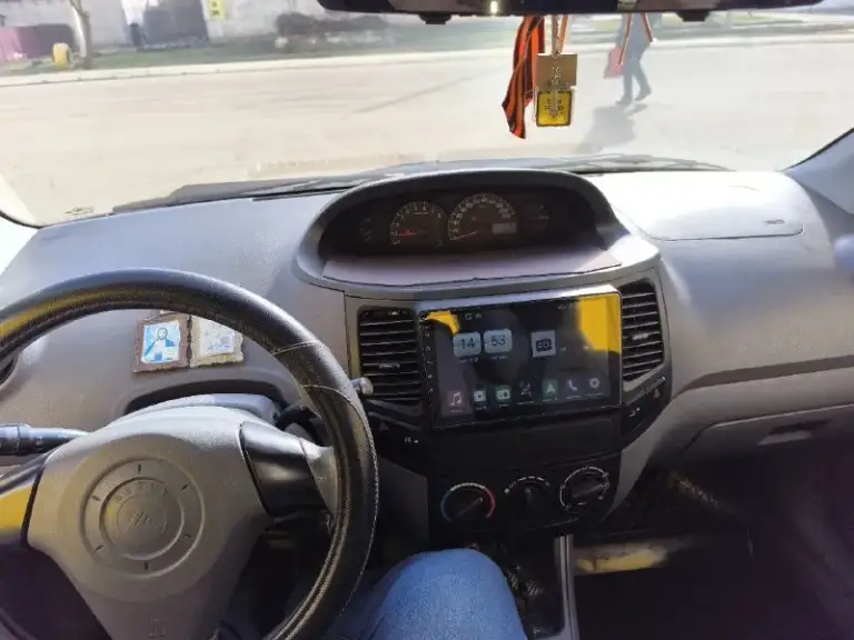 Продам geely mk 2011 года. Автомобиль в хорошем состоянии для своего года, использовался аккуратно, в одной семье, 2 записи в птс.
- Пробег 93000
- Двигатель работает ровно, не дымит, не троит, масло от замены до замены;
- Коробка переключает четко, без вопросов;
- Ходовая без посторонних стуков, сбита, обслужена;
- 2 Комплекта колес ( лето и зима на литых дисках);
- Мультимедиа (андроид)
- Хороший свет ( новые фары, led-лампы везде. Старые фары могу подарить)
- Кузов, пороги, стаканы без гнили.
Любые проверки на сто за ваш счет.

Кузов выглядит достойно, без серьёзных дтп. Присутствуют небольшие возрастные следы эксплуатации. Салон чистый и ухоженный. Машина полностью обслужена, вложений не требует — сел и поехал.

Отличный экономичный вариант для города или как первый автомобиль.
💰Цена 440 000 рублей. Небольшой торг у капота.
Вопросы по телефону +79900078624 - фотография - 4
