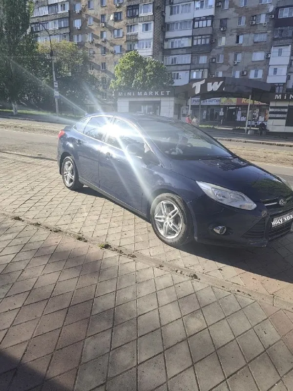 Отдам в хорошие руки свой авто ford фокус 3, октябрь 2014г. , цвет эксклюзивный laser blue, синий хамелеон. Владею 3 года.
Детально: 1,6л, ат, пробег 171 тыс (куплена при пробеге 135тыс). Птс оригинал, 1 хозяин. Машинка исправно и чётко служит все года. Масло (фирменное, исключено форд) менялось каждые 7 тысяч км, масло в коробке 4 тыс. Км назад. За время владения поменяно все, что было только можно, а также необходимо, чтоб привести машину к практически идеальному техническому состоянию, машина мне нужна каждый день: комплект сцепления оригинал, различные патрубки, рычаги, комплект грм, и много много всего, плановые замены не расписываю. Про машину знаю, от и до!!! Как про живого человека. Езжу на ней каждый день.
Из плюшек: датчик дождя, света, полноценный двухзонный климат, подогрев сидений, голосовое управление с руля, и многое многое другое.
Технически машина в идеале, родословная: приобреталась у хозяев в ростовской области прямо с дома.
Из единственного минуса есть
📞 Звоните: +7(949)4042488 - фотография - 1