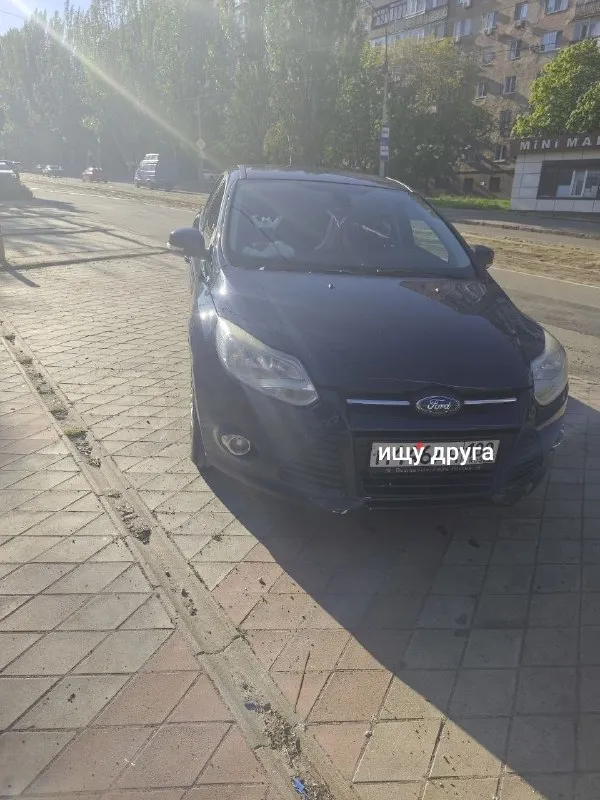 Отдам в хорошие руки свой авто ford фокус 3, октябрь 2014г. , цвет эксклюзивный laser blue, синий хамелеон. Владею 3 года.
Детально: 1,6л, ат, пробег 171 тыс (куплена при пробеге 135тыс). Птс оригинал, 1 хозяин. Машинка исправно и чётко служит все года. Масло (фирменное, исключено форд) менялось каждые 7 тысяч км, масло в коробке 4 тыс. Км назад. За время владения поменяно все, что было только можно, а также необходимо, чтоб привести машину к практически идеальному техническому состоянию, машина мне нужна каждый день: комплект сцепления оригинал, различные патрубки, рычаги, комплект грм, и много много всего, плановые замены не расписываю. Про машину знаю, от и до!!! Как про живого человека. Езжу на ней каждый день.
Из плюшек: датчик дождя, света, полноценный двухзонный климат, подогрев сидений, голосовое управление с руля, и многое многое другое.
Технически машина в идеале, родословная: приобреталась у хозяев в ростовской области прямо с дома.
Из единственного минуса есть
📞 Звоните: +7(949)4042488 - фотография - 6