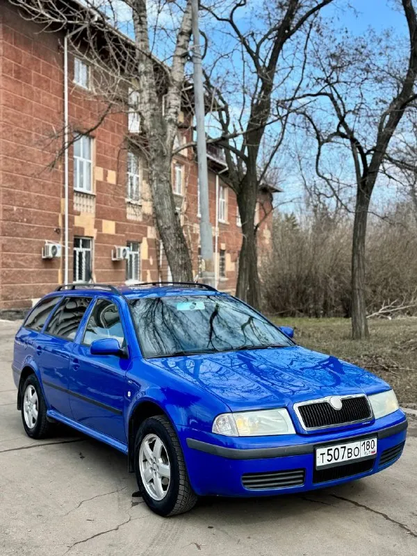 В продаже легендарный турик
Цена 570.000
Skoda octavia tour. Skoda октавия тур
2001Г. Механика, европейская машина. 1 владелец в рф. Бензин/газ+ фаркоп( все вписано)
Двигатель 1.6, простой и надежный, расхода масла нет, обслужен, течей и запотеваний нет - работает штатно.
По кузову родной окрас, толщиномер предоставлю, есть небольшие сколы, царапины. Лобовое без трещин.
Салон целый, черный потолок, подлокотник, под чехлами сидения в редком синем цвете.
Комплектация ambiente, климат работает, кондиционер заправлен, 4 стеклоподъемника, электрика вся исправна, ручник держит, в ближайшее время делать ничего не нужно, автомобиль полностью обслужен. Установлена неплохая музыка с bluetooth
Новая зимняя резина
В дтп не участвовала(все герметики, сварные точки и т. Д. Заводские).
Автотека чистая, скину по запросу
Торг у капота, находится в макеевке
+79493594733
📲 Tg: @killreall17
📞 Звоните: +7(949)3594733 - фотография - 1