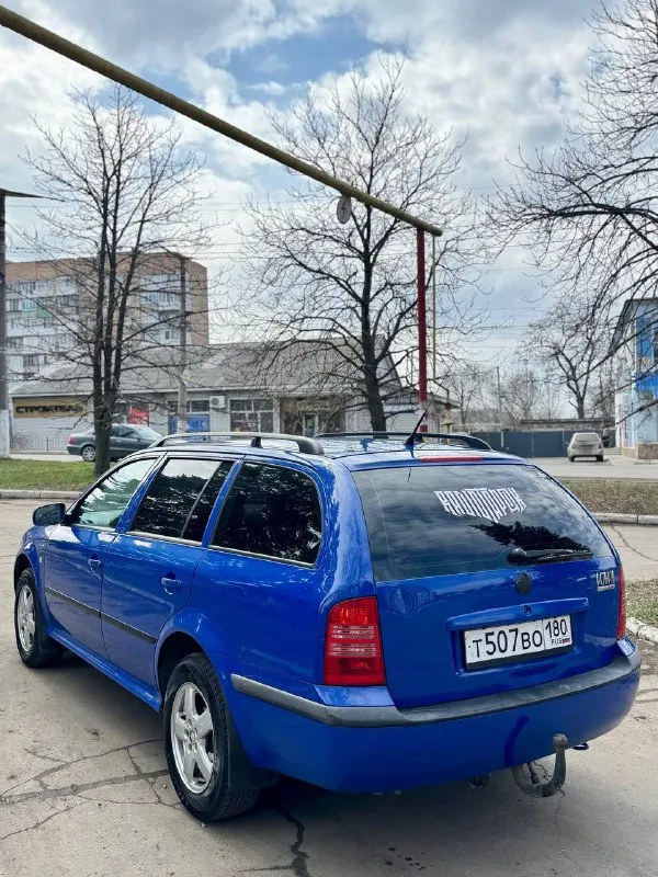 В продаже легендарный турик
Цена 570.000
Skoda octavia tour. Skoda октавия тур
2001Г. Механика, европейская машина. 1 владелец в рф. Бензин/газ+ фаркоп( все вписано)
Двигатель 1.6, простой и надежный, расхода масла нет, обслужен, течей и запотеваний нет - работает штатно.
По кузову родной окрас, толщиномер предоставлю, есть небольшие сколы, царапины. Лобовое без трещин.
Салон целый, черный потолок, подлокотник, под чехлами сидения в редком синем цвете.
Комплектация ambiente, климат работает, кондиционер заправлен, 4 стеклоподъемника, электрика вся исправна, ручник держит, в ближайшее время делать ничего не нужно, автомобиль полностью обслужен. Установлена неплохая музыка с bluetooth
Новая зимняя резина
В дтп не участвовала(все герметики, сварные точки и т. Д. Заводские).
Автотека чистая, скину по запросу
Торг у капота, находится в макеевке
+79493594733
📲 Tg: @killreall17
📞 Звоните: +7(949)3594733 - фотография - 3