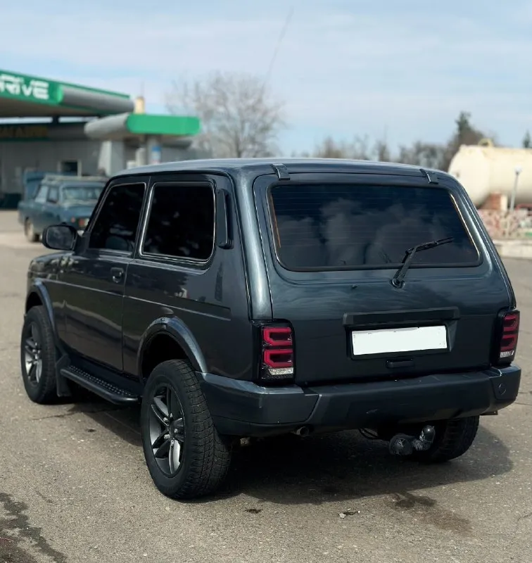 Продам niva urban 4x4
Год:2017
Двигатель:1.7
Коробка:механика
Пробег:116.000 тыс
Комплектация: кондиционер, подогревы сидений, гидроусилитель руля, электро регулировка зеркал, хорошая музыка.
Нива урбан в заводском обвесе, в отличном состоянии как технически, так и внешне. Без дтп, стекла все родные, включая лобовое. Технически без нареканий и вложений. Установлен выпускной коллектор «паук» stinger sport, прошита электронная педаль (едет приятно), установлен фаркоп, новая оптика вкруг, передние сидения opel astra купе, дыр и гнили нету.
Цена 725.000 ₽ (торг)
Остальные вопросы по телефону:
+79493772338 (Телеграм)

📞 Звоните: +7(949)3772338 - фотография - 3