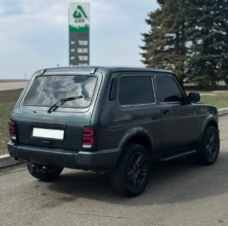 Продам niva urban 4x4
Год:2017
Двигатель:1.7
Коробка:механика
Пробег:116.000 тыс
Комплектация: кондиционер, подогревы сидений, гидроусилитель руля, электро регулировка зеркал, хорошая музыка.
Нива урбан в заводском обвесе, в отличном состоянии как технически, так и внешне. Без дтп, стекла все родные, включая лобовое. Технически без нареканий и вложений. Установлен выпускной коллектор «паук» stinger sport, прошита электронная педаль (едет приятно), установлен фаркоп, новая оптика вкруг, передние сидения opel astra купе, дыр и гнили нету.
Цена 725.000 ₽ (торг)
Остальные вопросы по телефону:
+79493772338 (Телеграм)

📞 Звоните: +7(949)3772338 - фотография - 4
