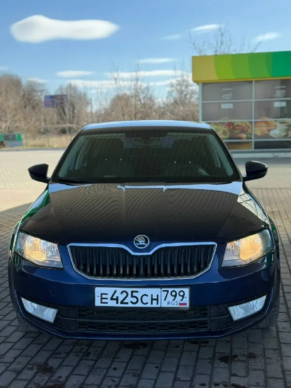 Skoda octavia a7 2015 год.1.6автомат⚙️ цена 🔥 1.100 🔥 автомобиль в очень достойном состоянии 👍 всего 2 хозяина за всю историю эксплуатации 🆕 птс - оригинал 💯 двигатель 1.6 самый надeжный в линeйкe skoda фольцвагeн, в отличном сocтoянии, тянeт oтлично, масло не расходует не грамма. Коробка автомат без нареканий. Машина обслуживается по регламенту. Расход очень радует 🤗ходовая на 5 из 5 ❗️ очень красивый темно синий цвет 😍 салон чистый не просиженный, в машине никогда не курили ☝️ два оригинальных ключа в комплекте ✅ документы в полном порядке, оформление без проблем. Город макеевка +79495124334
📞 Звоните: +7(949)5124334 - фотография - 2
