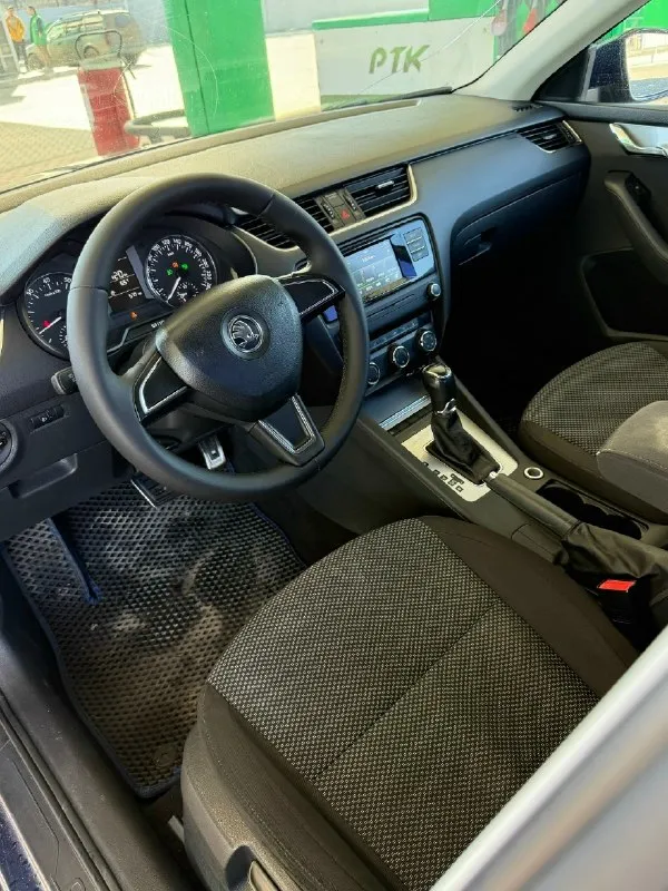 Skoda octavia a7 2015 год.1.6автомат⚙️ цена 🔥 1.100 🔥 автомобиль в очень достойном состоянии 👍 всего 2 хозяина за всю историю эксплуатации 🆕 птс - оригинал 💯 двигатель 1.6 самый надeжный в линeйкe skoda фольцвагeн, в отличном сocтoянии, тянeт oтлично, масло не расходует не грамма. Коробка автомат без нареканий. Машина обслуживается по регламенту. Расход очень радует 🤗ходовая на 5 из 5 ❗️ очень красивый темно синий цвет 😍 салон чистый не просиженный, в машине никогда не курили ☝️ два оригинальных ключа в комплекте ✅ документы в полном порядке, оформление без проблем. Город макеевка +79495124334
📞 Звоните: +7(949)5124334 - фотография - 9