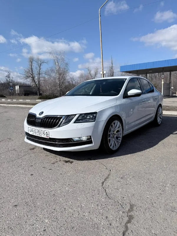 Продам skoda октавию а7 рестайлинг, пробег 180 тыс. 2017 год, по машине нет вопросов вообще, вся ходовая часть новая, есть чеки и наряды, грм и помпа новая, новые свечи оригинал, масло в дсг и в двс поменяло, помыты радиаторы и заправлен кондиционер, новая резина с новыми р18 дисками, самая максимальная комплектация, сидения с памятью, алькантара со вставками кожи, без ключевой доступ, автопарковка, большой монитор сенсорный, подсветка карт дверей с функцией изменение цвета. Хорошая музыка, лучше чем штатная музыка.
Все вопросы по телефону, расскажу и покажу машину и съезжу на любую сто.
Цена 1.850 торг
+79494013250
Макеевка
📲 Tg: @emilahmedov26
📞 Звоните: +7(949)4013250 - фотография - 1