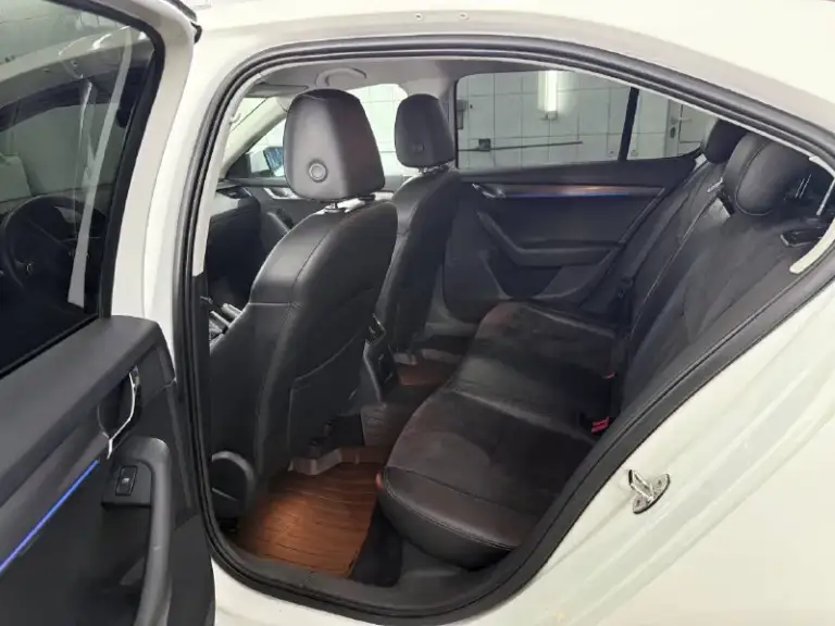 Продам skoda октавию а7 рестайлинг, пробег 180 тыс. 2017 год, по машине нет вопросов вообще, вся ходовая часть новая, есть чеки и наряды, грм и помпа новая, новые свечи оригинал, масло в дсг и в двс поменяло, помыты радиаторы и заправлен кондиционер, новая резина с новыми р18 дисками, самая максимальная комплектация, сидения с памятью, алькантара со вставками кожи, без ключевой доступ, автопарковка, большой монитор сенсорный, подсветка карт дверей с функцией изменение цвета. Хорошая музыка, лучше чем штатная музыка.
Все вопросы по телефону, расскажу и покажу машину и съезжу на любую сто.
Цена 1.850 торг
+79494013250
Макеевка
📲 Tg: @emilahmedov26
📞 Звоните: +7(949)4013250 - фотография - 7