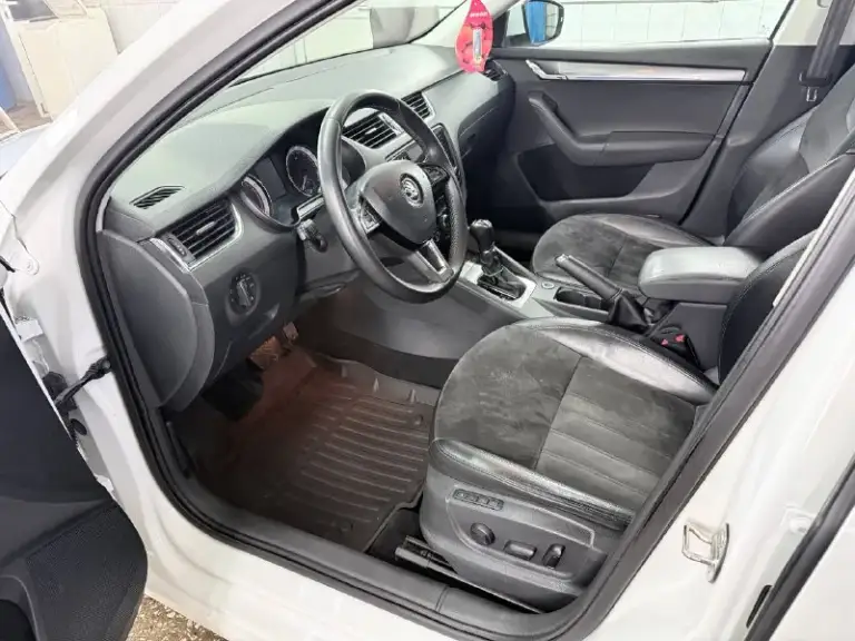 Продам skoda октавию а7 рестайлинг, пробег 180 тыс. 2017 год, по машине нет вопросов вообще, вся ходовая часть новая, есть чеки и наряды, грм и помпа новая, новые свечи оригинал, масло в дсг и в двс поменяло, помыты радиаторы и заправлен кондиционер, новая резина с новыми р18 дисками, самая максимальная комплектация, сидения с памятью, алькантара со вставками кожи, без ключевой доступ, автопарковка, большой монитор сенсорный, подсветка карт дверей с функцией изменение цвета. Хорошая музыка, лучше чем штатная музыка.
Все вопросы по телефону, расскажу и покажу машину и съезжу на любую сто.
Цена 1.850 торг
+79494013250
Макеевка
📲 Tg: @emilahmedov26
📞 Звоните: +7(949)4013250 - фотография - 9