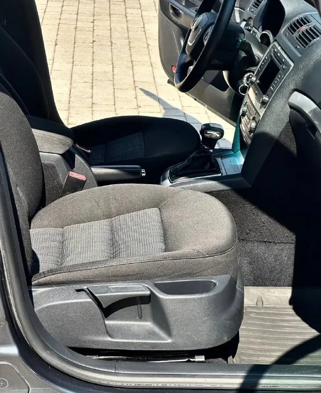 Продам skoda октавию а5 1.8 tsi на айсине. Полная комплектация, пробег 273000, владею 2 года, все вопросы по номеру телефона+79497245632(но лучше писать в тг по номеру телефона) цена 950 + торг. Территориально нахожусь в волновахе
📲 Tg: @anybis_6666
📞 Звоните: +7(949)7245632 - фотография - 6