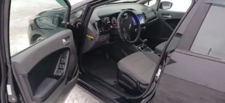 Продаётся kia forte yd (cerаto), рестайлинг, 2018г. В. , 2.0., .,
Пробег 188000км.
Пригнана из америки осенью 2021 года в мариуполь.
Без дтп.
Авто выкуплено на аукционе после кражи.
Один хозяин.
Состояние: кузов,   двигатель, ходовка, акпп, салон - отличное. Поменял в декабре 2024г.   Поставил с донора, практически новая.
Сейчас пробег на 70000км.
Вложений ни каких не надо, всё полностью работает.
Комплектация: кондиционер, круиз, обогрев зеркал, противотуманки, магнитола teyes с инет 4g,   навигацией, видео,   камерой з/вида. Сигнализация starline e96, с симкой и gps, дистанционный автозапуск. (управление и отслеживание с телефона).
То пройдено !!!!  Все доки готовы для постановки на учёт в гибдд.
С авто отдам комплект зимней и летней резины на дисках. А так же штатную магнитолу, пластиковую защиту, снятую (в рабочем состоянии).
Цена 1.250 🍋
Авто местное. Мариуполь
Звонить
+79494999172
📲 Tg: роман
📞 Звоните: +7(949)4999172 - фотография - 9