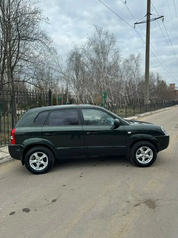 Продам hyundai tucson 2008г. В я хозяин по всем документам, мотор бензин 2.0 на механике. Хочу за машину 🔴800.000₽🔴торговаться не намерен, смотрите цены! Отличное состояние машины, кузов без рыжиков, аварий, и прочего - в родном окрасе! Приезжайте проверяйте! Резина зимняя новая, есть летняя в комплекте. Подогревы сидений, эл. Зеркала, сигнализация, 4 подъемника, датчик дождь свет, хорошая музыка, и еще много чего! Диагностическая карта(техосмотр) в наличии, хоть сразу в мрео. Автотека идеальная, пробег 233т. Км на машине езжу, пробег растет. В последних руках 13лет, два ключа птс оригинал! По днищу перед зимой занимался, обрабатывал, целое! +79494239299
📞 Звоните: +7(949)4239299 - фотография - 9