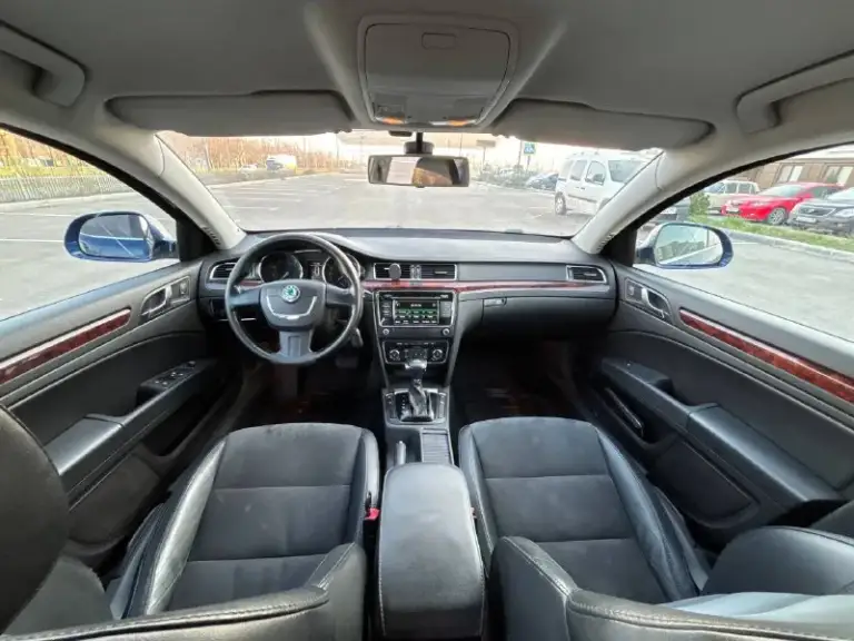 Продам škoda superb 1.8 at
2009 Год выпуска
225 000Км пробега

Технически авто без замечений!
Все функции работают
Мотор работает мягко без посторонних звуков
Масло не жрёт
Кпп работает отлично
Ходовая мягкая
Подогревы передних сидений
Парктроники все работают
Парк ассистент работает сама паркуется

По кузову есть косяки в виде не качественных окрасов сколов царапин

Задний фонарь куплен оплачен

За эти деньги идеальный автомобиль !!

Цена 680 000₽ торг бак бензина

Остальное по телефону

+79496361868 - фотография - 8