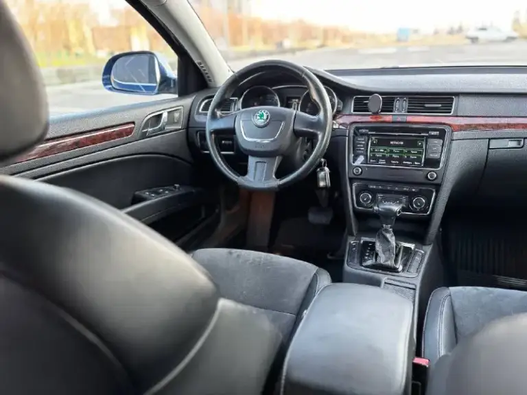 Продам škoda superb 1.8 at
2009 Год выпуска
225 000Км пробега

Технически авто без замечений!
Все функции работают
Мотор работает мягко без посторонних звуков
Масло не жрёт
Кпп работает отлично
Ходовая мягкая
Подогревы передних сидений
Парктроники все работают
Парк ассистент работает сама паркуется

По кузову есть косяки в виде не качественных окрасов сколов царапин

Задний фонарь куплен оплачен

За эти деньги идеальный автомобиль !!

Цена 680 000₽ торг бак бензина

Остальное по телефону

+79496361868 - фотография - 9