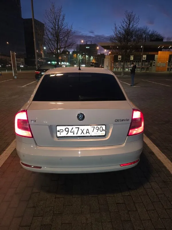 В продаже шкода октавия а 5, 2012 год. Объем 1.8 tsi (152 лошадей), коробка автомат (aisin). Пробег 176 000 родной, любые проверки. Технически машина в шикарном состоянии. Двигатель работает идеально, весь полностью сухой без потёков, тяга сумасшедшая. Коробка обычный автомат без пинков и толчков. По кузову крашеная одна деталь, вторичный окрас без шпакли, задние левое крыло. Всё остальное в родном окрасе. Салон чистый ухоженный.
Богатая комплектация
- Климат
- Круиз
- Датчик света и дождя
- Парктроник
- Обогревы всех сидений
- Мульти руль
- Датчик давления шин
- Омыватель фар
- Электро складывание зеркал
- Обогревы зеркал и заднего стекла
- 4 Электросклоподъемника
-Автозапуск с ключа
Машина абсолютно без вложений, масла и фильтра заменены. Два комплекта резины ( зима, лето) в хорошем состоянии. Два ключа. Машина полностью обслужена.
Цена 950 000 торг
Осмотр донецк макевка
Тел +79494562989 ( если недоступен
📞 🇷🇺 Звоните: +79494562989 - фотография - 5
