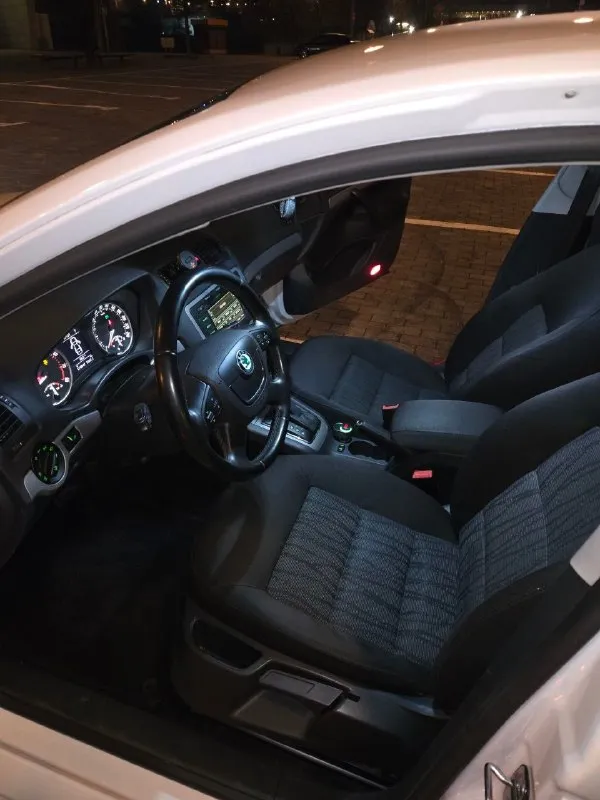 В продаже шкода октавия а 5, 2012 год. Объем 1.8 tsi (152 лошадей), коробка автомат (aisin). Пробег 176 000 родной, любые проверки. Технически машина в шикарном состоянии. Двигатель работает идеально, весь полностью сухой без потёков, тяга сумасшедшая. Коробка обычный автомат без пинков и толчков. По кузову крашеная одна деталь, вторичный окрас без шпакли, задние левое крыло. Всё остальное в родном окрасе. Салон чистый ухоженный.
Богатая комплектация
- Климат
- Круиз
- Датчик света и дождя
- Парктроник
- Обогревы всех сидений
- Мульти руль
- Датчик давления шин
- Омыватель фар
- Электро складывание зеркал
- Обогревы зеркал и заднего стекла
- 4 Электросклоподъемника
-Автозапуск с ключа
Машина абсолютно без вложений, масла и фильтра заменены. Два комплекта резины ( зима, лето) в хорошем состоянии. Два ключа. Машина полностью обслужена.
Цена 950 000 торг
Осмотр донецк макевка
Тел +79494562989 ( если недоступен
📞 🇷🇺 Звоните: +79494562989 - фотография - 6