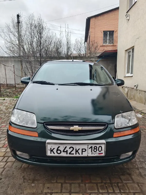 Chevrolet aveo хэтч
Год 2005
Мотор 1,5 кпп механика 5 ступ. Учёт рф.
Диагностическая карта сделана.
Гур, кондиционер, передние стеклоподъёмники, легкосплавные диски r14

Прозрачные яркие билед фары затянутые в полиуретановую пленку, подлокотник водителя, обтянутый руль с управлением магнитолой teyes cc3l с 4g, яндекс музыкой, навигацией, tpms датчиками давления в шинах и камерой заднего вида sony hs 1080р, видеорегистратор ddpai n5 с двумя камерами

Двигатель и коробка без нареканий, машина используется каждый день. Подвеска сделана, задние стойки новые, печка греет, кондиционер холодит, новые свечи gm и акб, поменяны оригинальные радиаторы системы охлаждения и кондиционера gm.

Есть моменты по лкп (ржавчина на переднем правом крыле, угол одной двери, замят правый порог, фото вышлю). Куплены новые передние крылья, отдам с машиной.

Цена 350'000 ₽ торг
Осмотр донецк
+79494147033 - фотография - 1