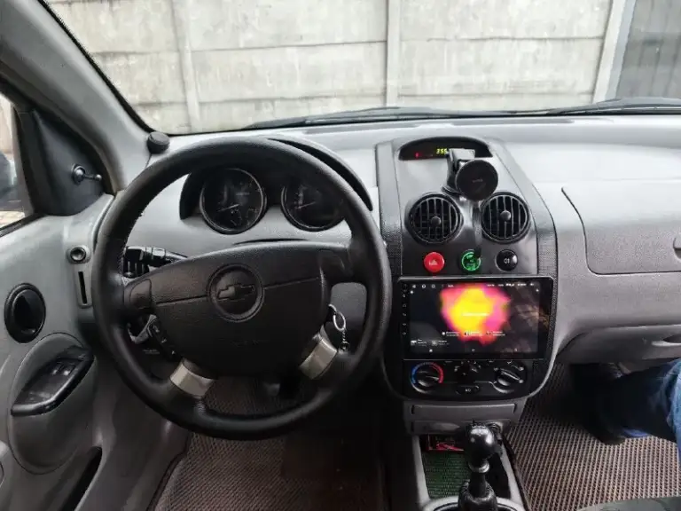 Chevrolet aveo хэтч
Год 2005
Мотор 1,5 кпп механика 5 ступ. Учёт рф.
Диагностическая карта сделана.
Гур, кондиционер, передние стеклоподъёмники, легкосплавные диски r14

Прозрачные яркие билед фары затянутые в полиуретановую пленку, подлокотник водителя, обтянутый руль с управлением магнитолой teyes cc3l с 4g, яндекс музыкой, навигацией, tpms датчиками давления в шинах и камерой заднего вида sony hs 1080р, видеорегистратор ddpai n5 с двумя камерами

Двигатель и коробка без нареканий, машина используется каждый день. Подвеска сделана, задние стойки новые, печка греет, кондиционер холодит, новые свечи gm и акб, поменяны оригинальные радиаторы системы охлаждения и кондиционера gm.

Есть моменты по лкп (ржавчина на переднем правом крыле, угол одной двери, замят правый порог, фото вышлю). Куплены новые передние крылья, отдам с машиной.

Цена 350'000 ₽ торг
Осмотр донецк
+79494147033 - фотография - 4