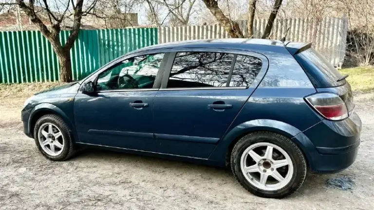 375.000Руб. 🔥🔥🔥
Очень очень срочно. Не большой торг у капота.
2009Г. В. Мотор 1.8 механика. Cosmo
Авто в нормальном рабочем состоянии для своих лет.
Кузов не гнилой вообще днище пороги стаканы ланджероны все в отличном состоянии. По лкп.
Есть мелкие косячки не чего критичного.
Мотор работает ровно, не дымит не троит. Тянет супер. Ходовая в порядке. Коробка тоже в отличном состоянии. Не работает гур.
Салон в хорошем состоянии. Богатая комплектация.
Cosmo
Климат-контроль, датчики света и дождя, круиз-контроль, подогрев сидений, эл. Зеркала, эл. Стеклоподъемники, гур.
Литые диски r16 на хорошей резине.
Документы в полном порядке. Юредически чистая. Без штрафов, арестов, и запретов. Любое переоформление, осмотр донецк.
Очень очень срочно.
+79494806705 - фотография - 4