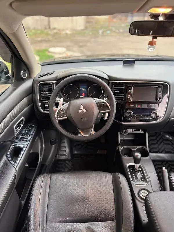 Продам mitsubishi outlander iii (gf), 2013 г. 3.0 v6, автомат aisin, 4wd с тремя режимами работы, в пред максимальной комплектации. Пробег 210000, второй хозяин. Надёжная и редкая версия с атмосферным v6 3.0 и классическим автоматом aisin с пониженной передачей (не вариатор). Кожаный салон, двухзонный климат-контроль, подогрев передних сидений, электрорегулирвака сидений, полный мульти руль, круиз контроль, мультимедия с bluetooth и usb, камера заднего вида, парктроники, дорогой лед свет, много электронных помощников. Проведено большое то, все технические жидкости новые, тормоза новые, новые свечи, передняя подвеска перебралась перед зимой, задняя сейчас, новый генератор, новый аккумулятор, новая топливная система полностью, двигатель коробка работают идеально. Кузов без повреждений, косметика по возрасту. Расход 9 трасса, 11 город. Обслуживание максимально не дорогое, все запчасти всегда в наличии. Один из самых надёжных outlander’ов в линейке, причина продажи личные об
📞 Звоните: +7(949)0893530 - фотография - 8
